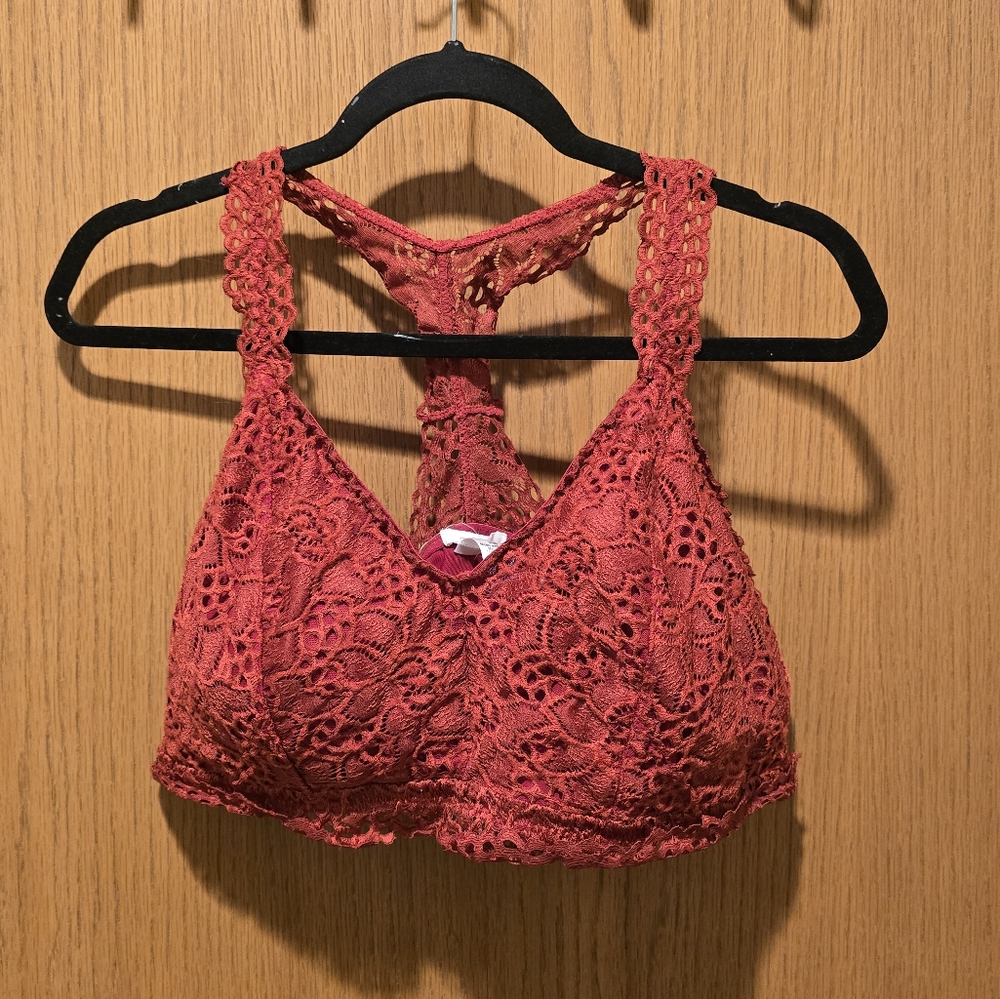 Maurices 2 (2x) Red Lace Bralette Removable Pads Worn Less than 3 times